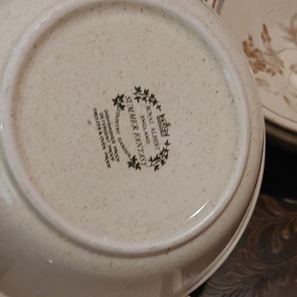 Floral Pattern Dinnerware Set - Picture 13 of 15